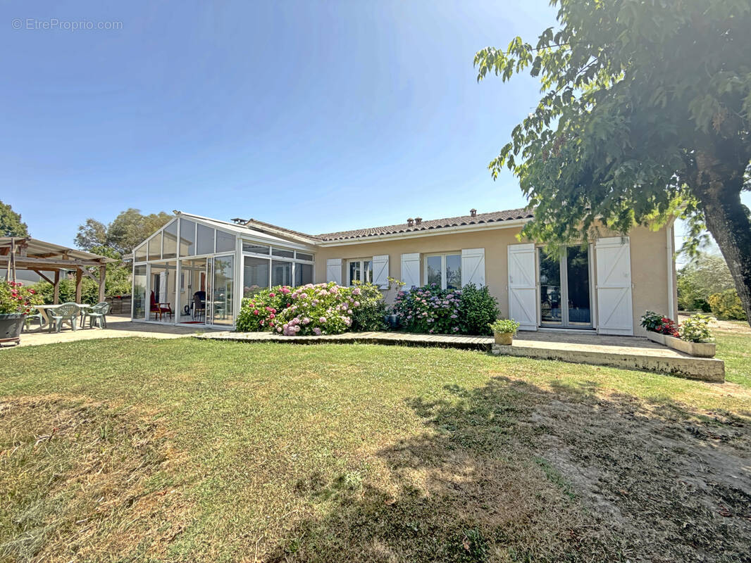 Maison à COUTRAS