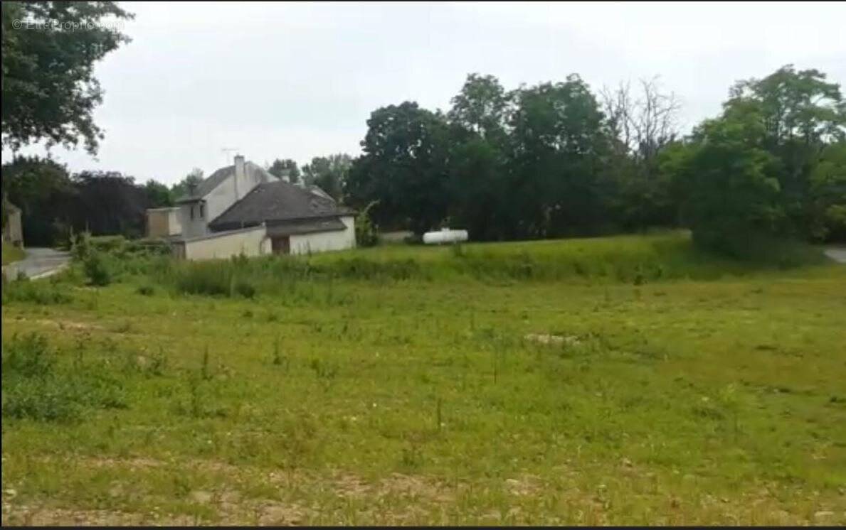 Terrain à FONTENAY-SUR-LOING