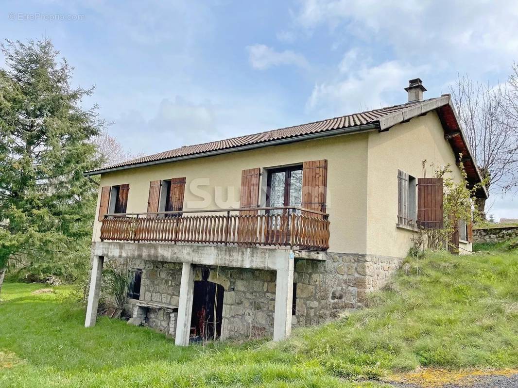 Maison à LE LAC-D&#039;ISSARLES