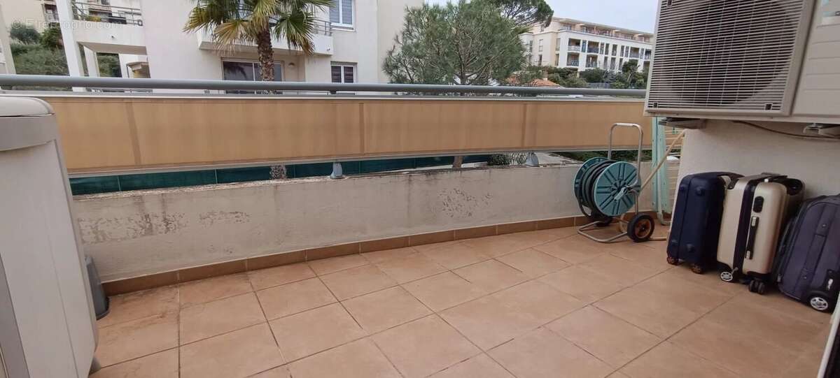 Appartement à SAINT-LAURENT-DU-VAR
