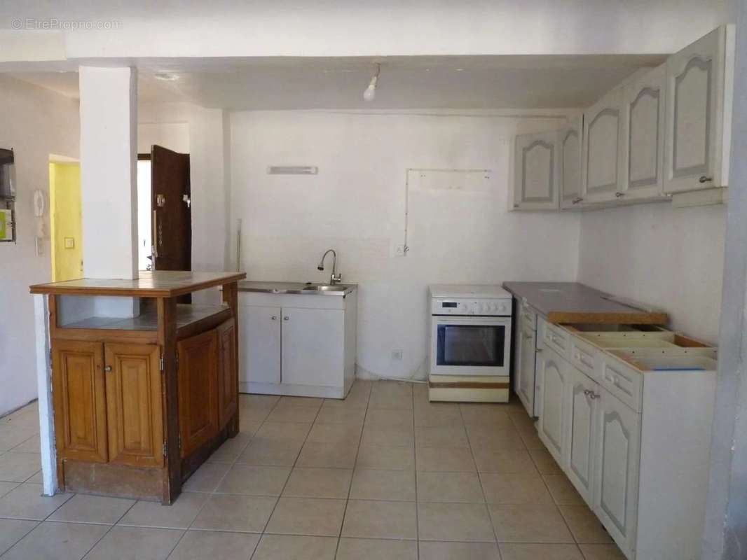 Appartement à PUGET-THENIERS