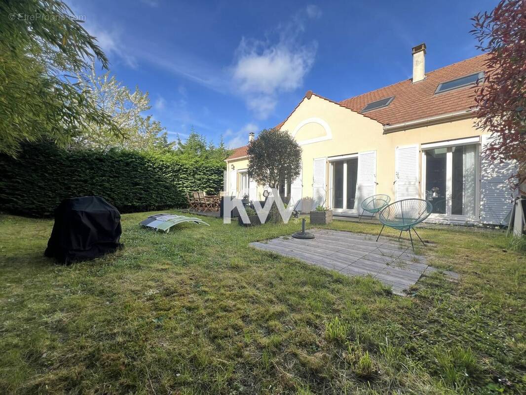 Maison à SAVIGNY-LE-TEMPLE