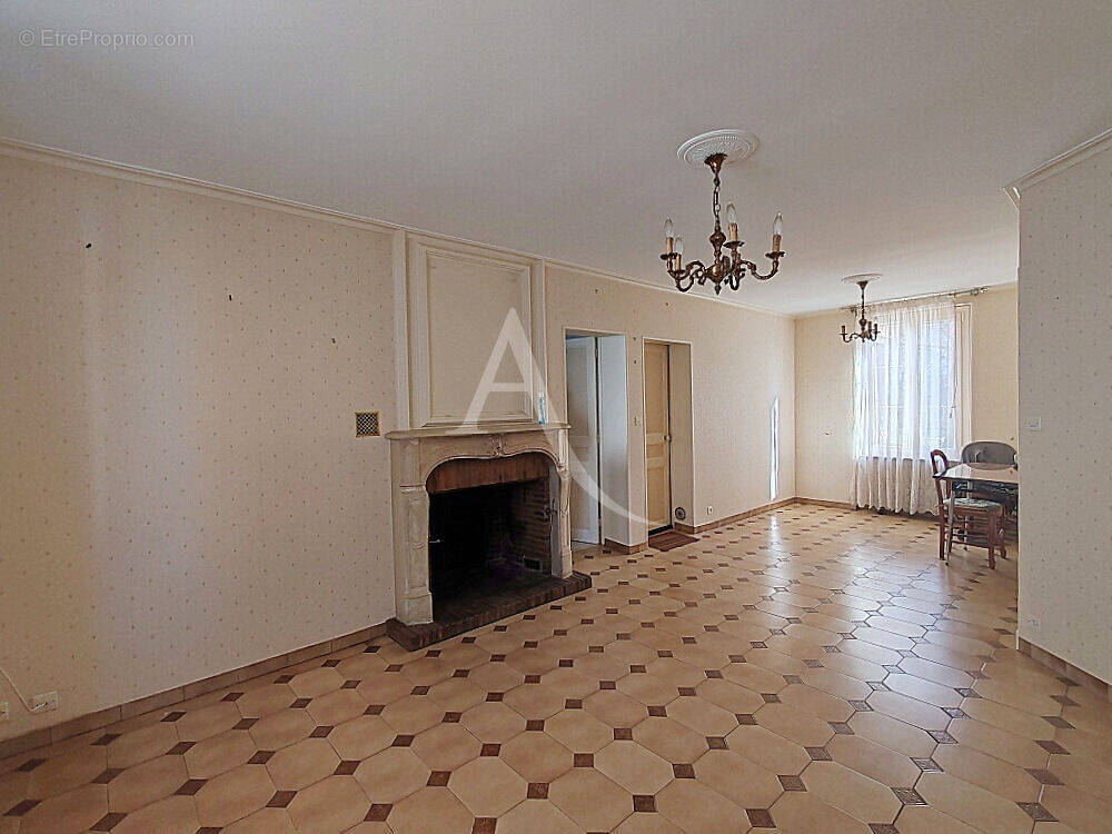 Maison à CONTRES