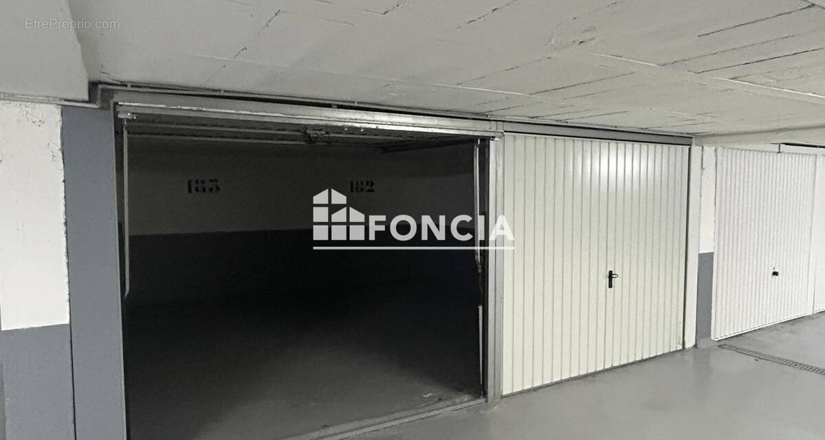Parking à PARIS-19E