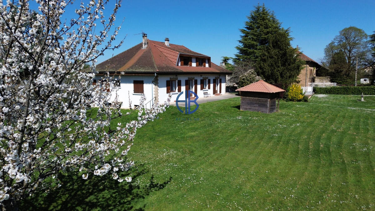 Maison à SAINT-SIMEON-DE-BRESSIEUX