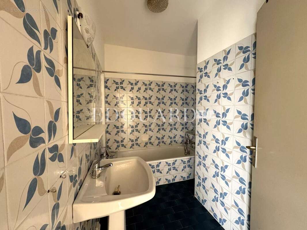 Appartement à ROQUEBRUNE-CAP-MARTIN