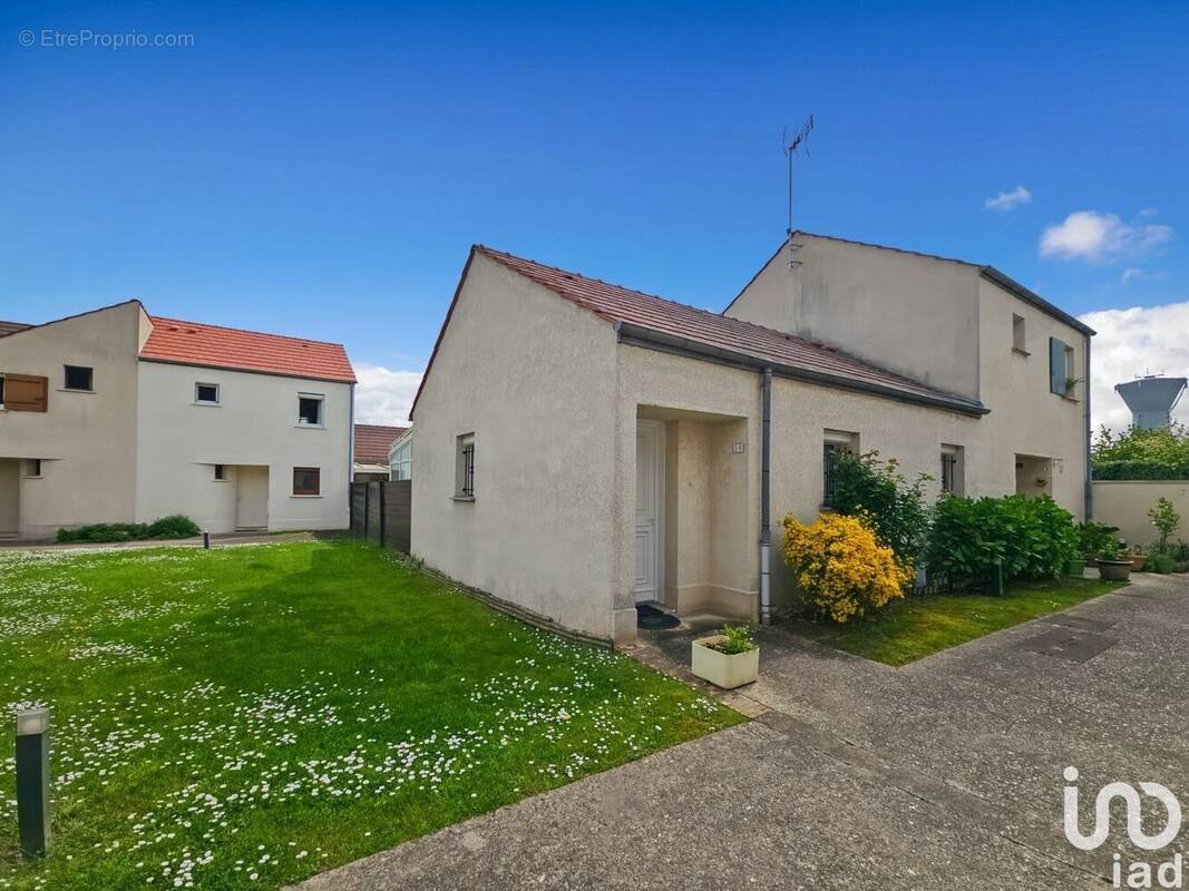 Photo 1 - Maison à BRIE-COMTE-ROBERT