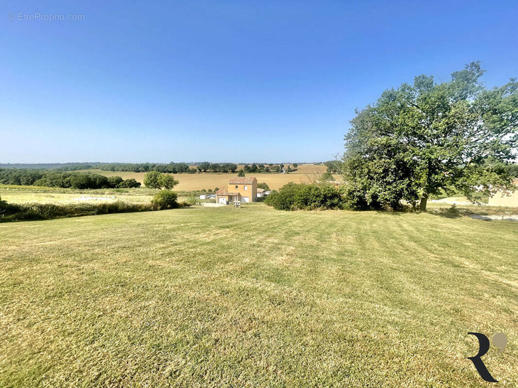 Terrain à DREMIL-LAFAGE