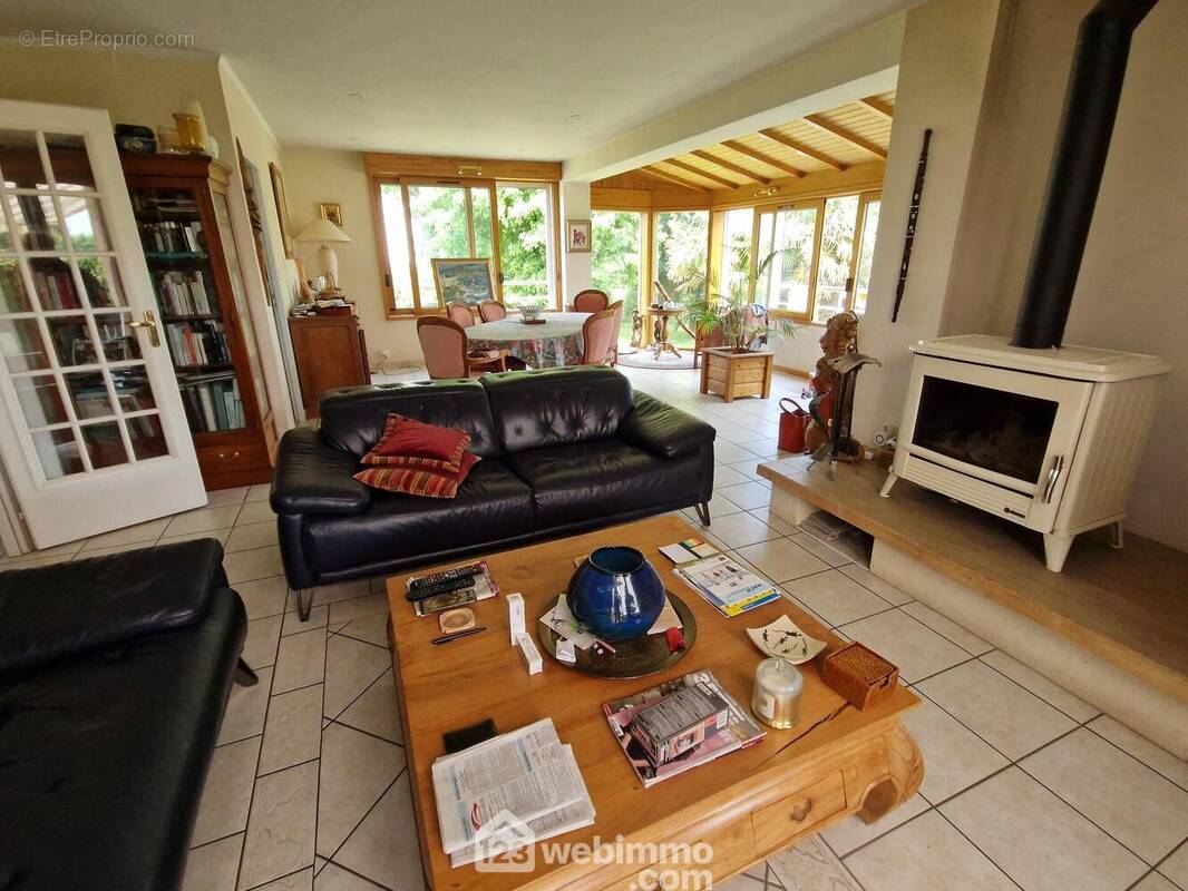 Très belle pièce de vie de 50 m² - Maison à DOMPIERRE-SUR-YON