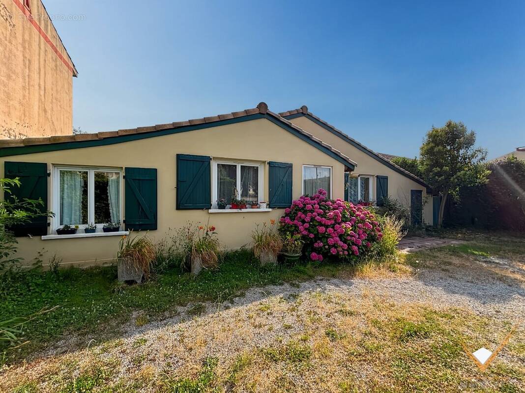 Maison à FROUZINS
