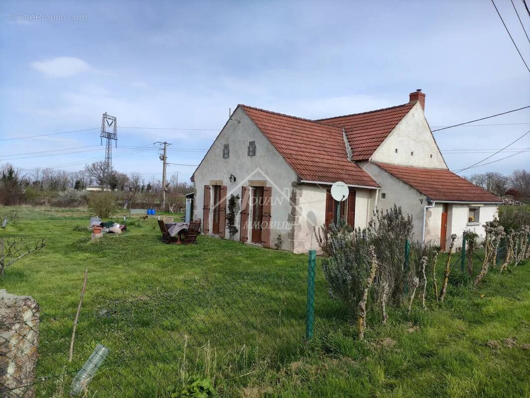 Maison à MONTMARAULT