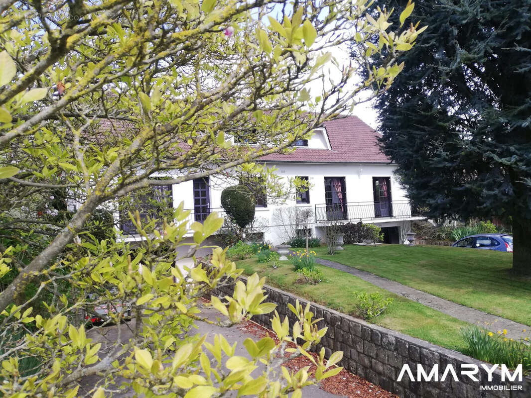 Maison à GREGES