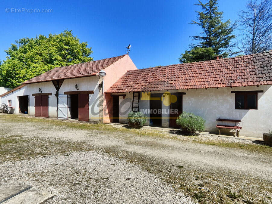 Maison à LA CHAPELLE-SAINT-SAUVEUR