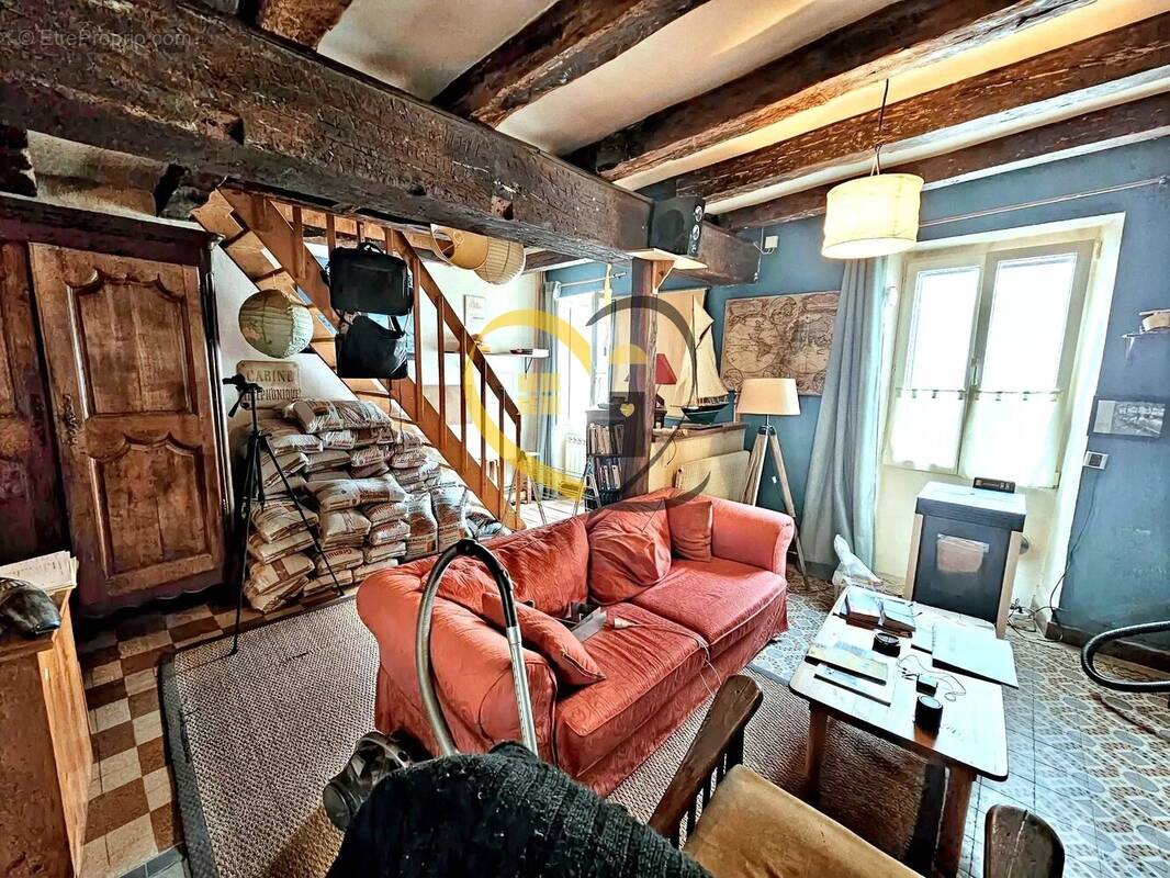Maison à IVOY-LE-PRE