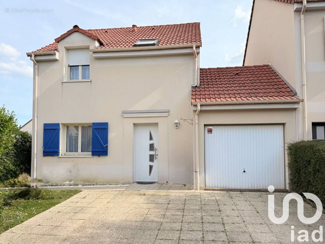 Photo 1 - Maison à SAINT-PIERRE-DU-PERRAY