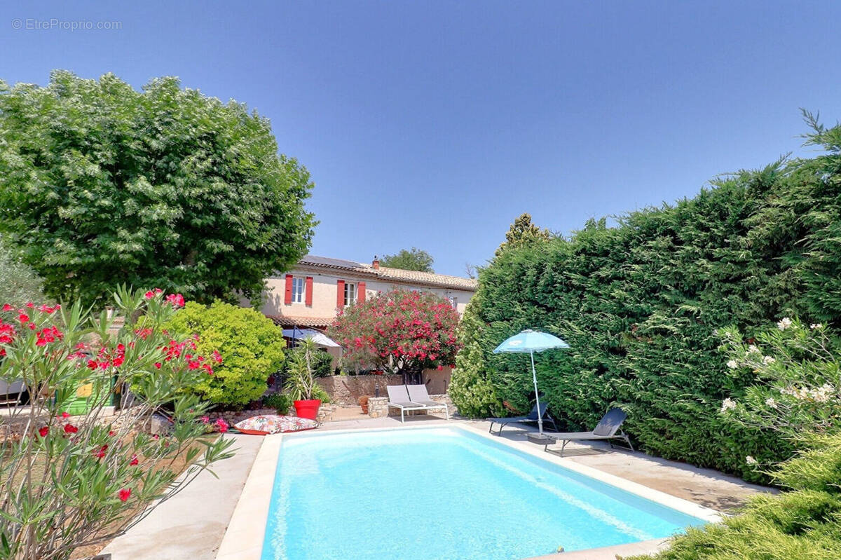 Maison à LE PONTET