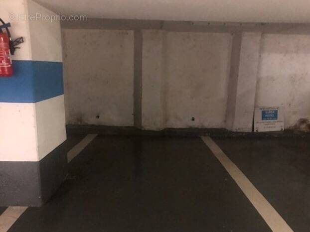 Parking à PARIS-20E