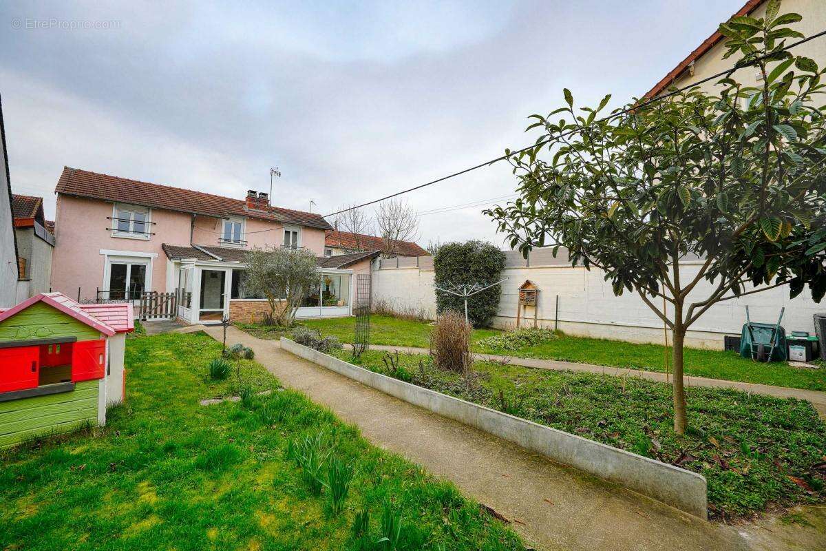 Maison à SAVIGNY-SUR-ORGE