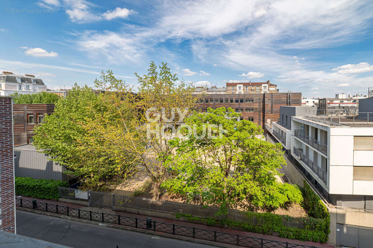 Appartement à COURBEVOIE