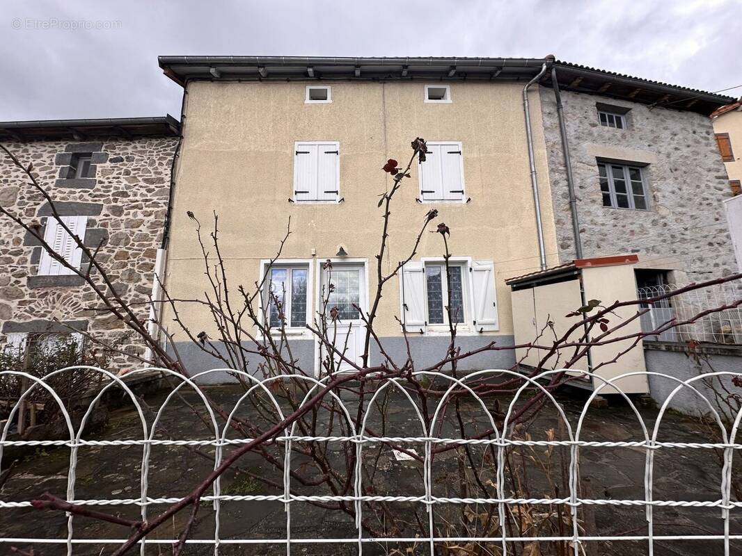 Maison à VEDRINES-SAINT-LOUP