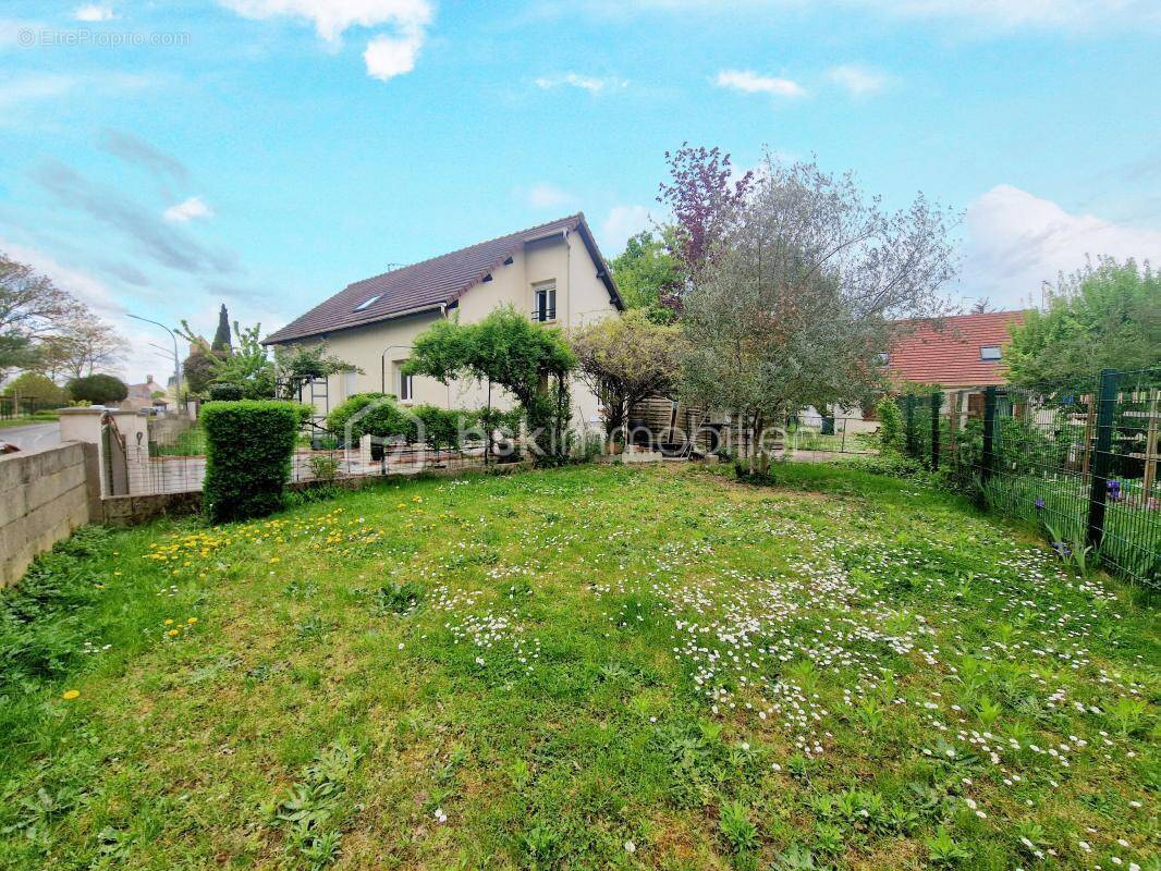 Maison à SAINT-GERMAIN-LES-ARPAJON