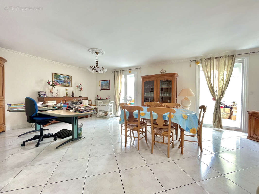 Maison à CORMELLES-LE-ROYAL