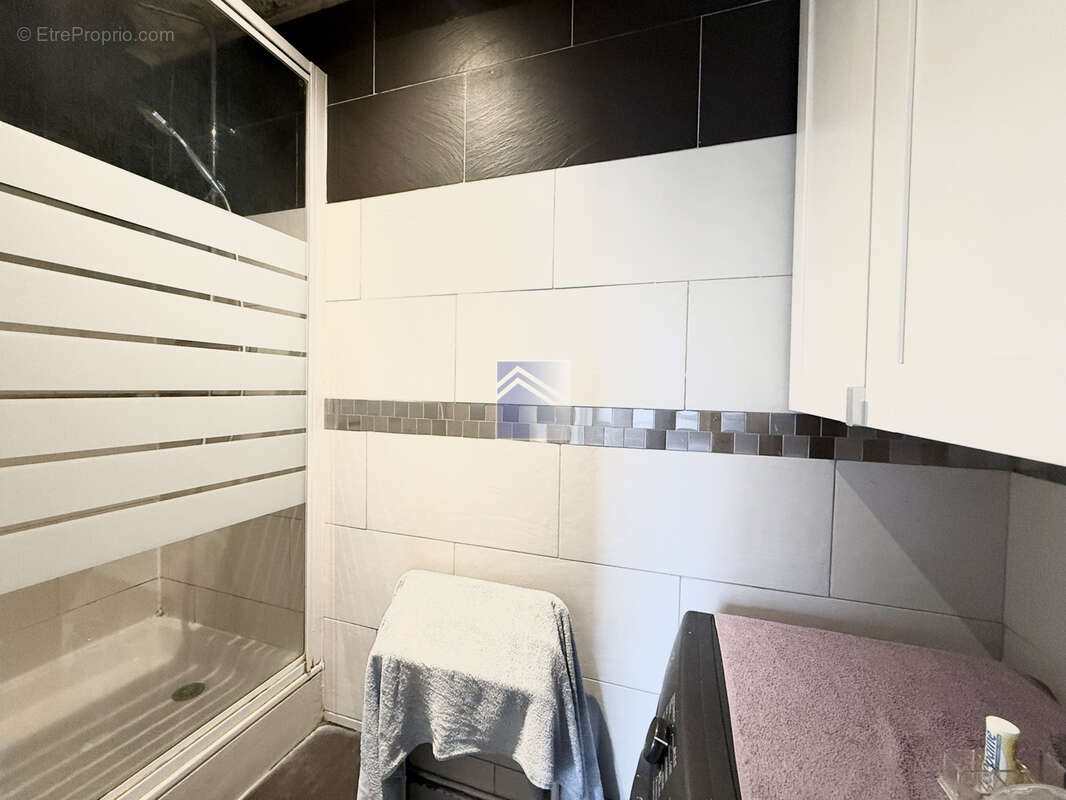 Appartement à COURBEVOIE