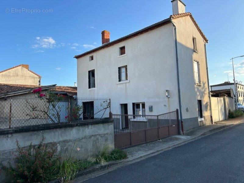 Maison à ENTRAIGUES