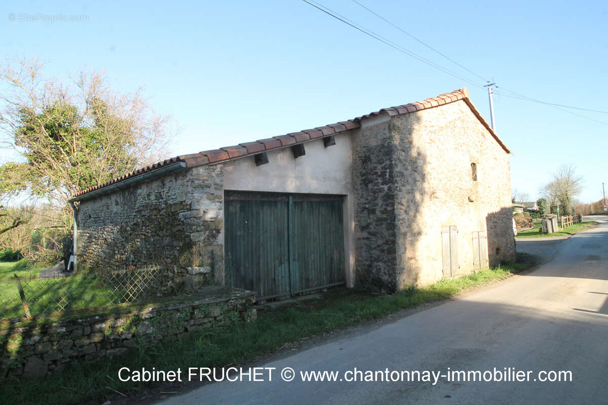 Maison à BAZOGES-EN-PAREDS