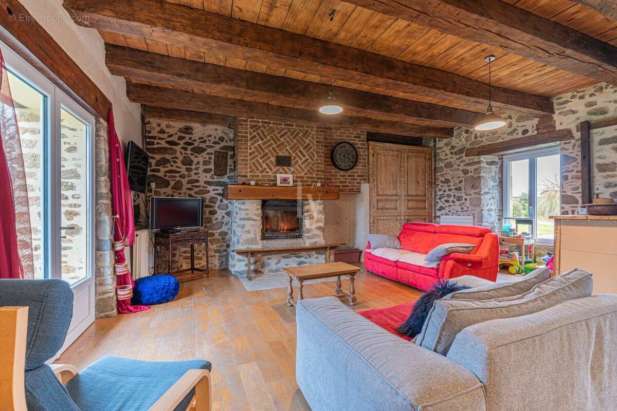 Maison à MEILHAC