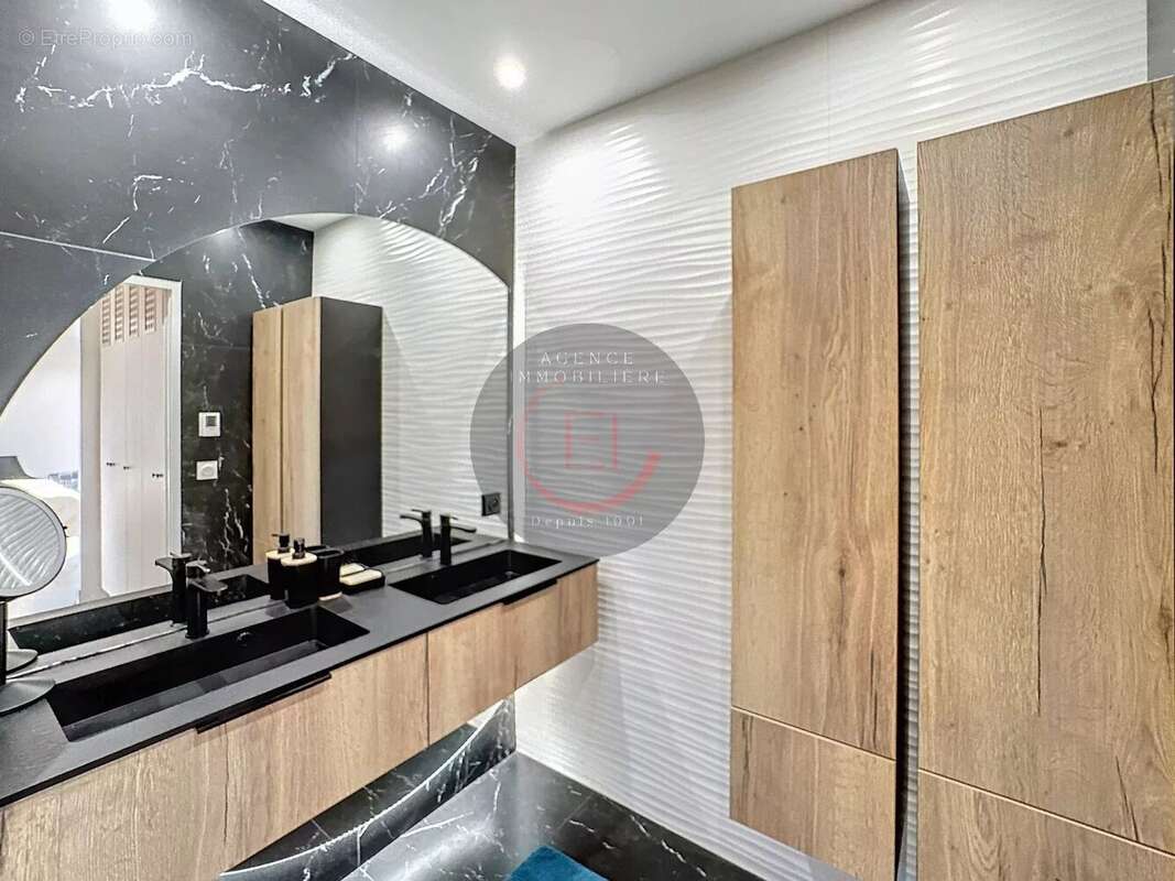 Appartement à MANDELIEU-LA-NAPOULE