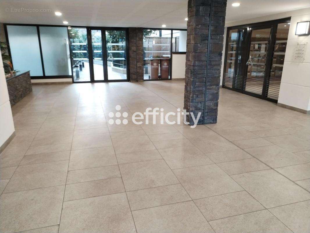 Appartement à FONTENAY-LE-FLEURY