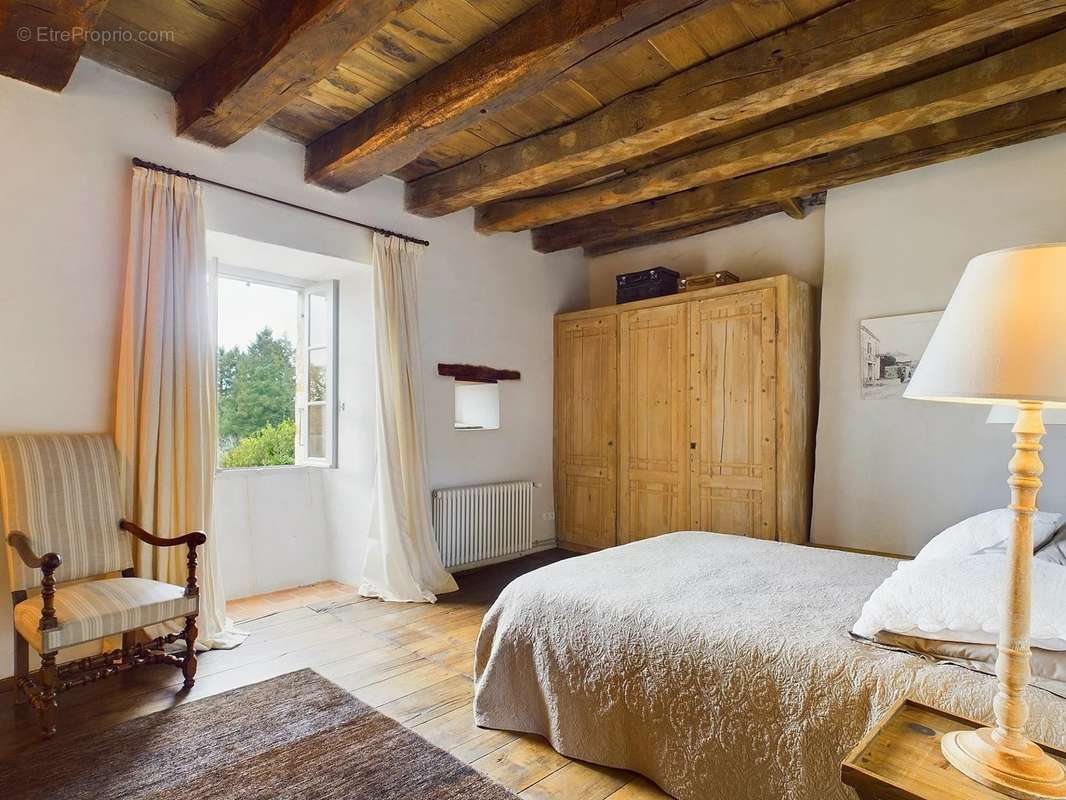 Maison à CHAMPNIERS-ET-REILHAC