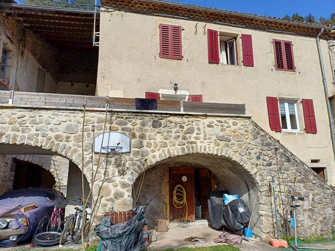 Maison à LES OLLIERES-SUR-EYRIEUX