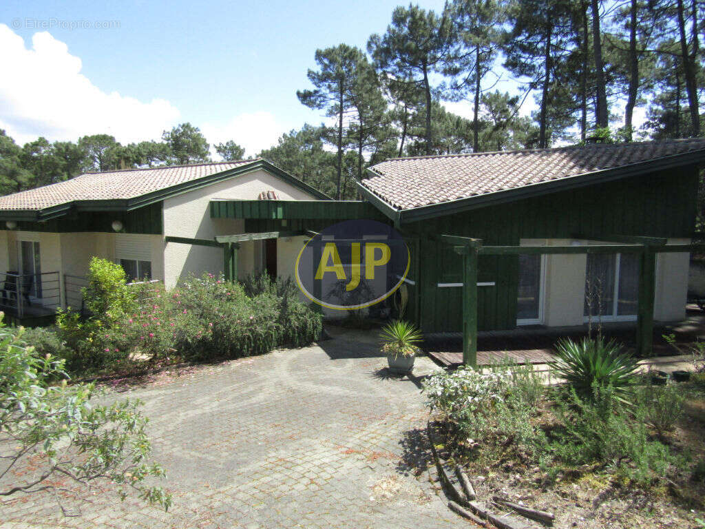 Maison à LACANAU