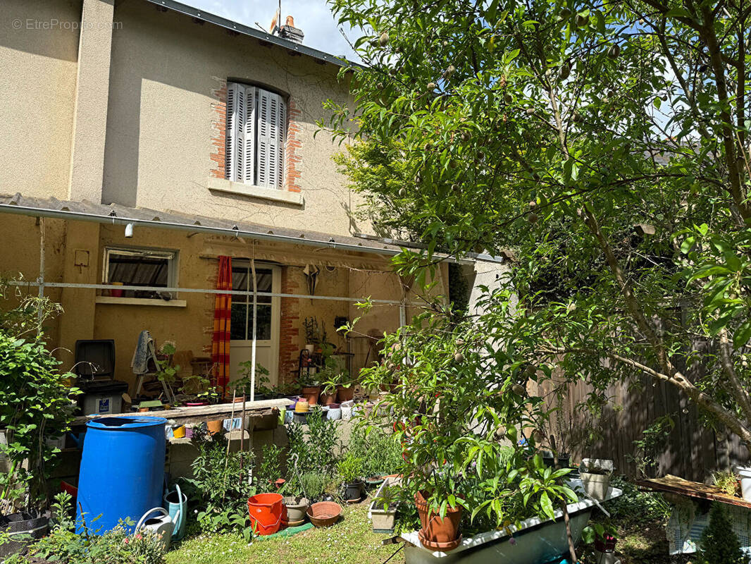 Maison à LIGUGE