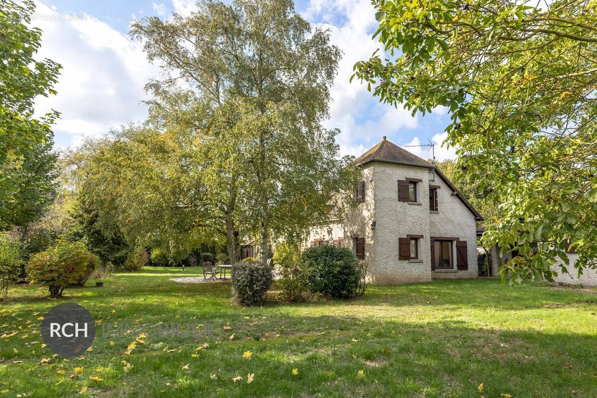Maison à HOUDAN