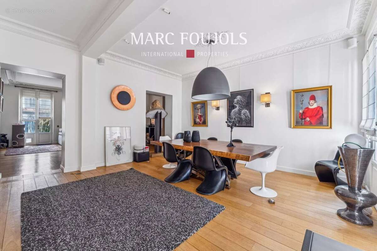 Appartement à PARIS-8E