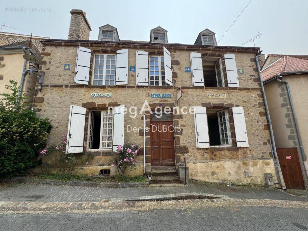 Maison à FRESNAY-SUR-SARTHE