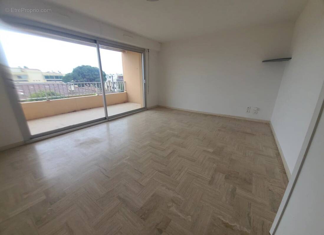 Appartement à VALLAURIS