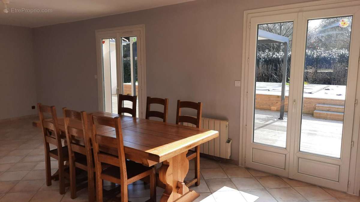 Maison à SAINT-PIERRE-DES-FLEURS