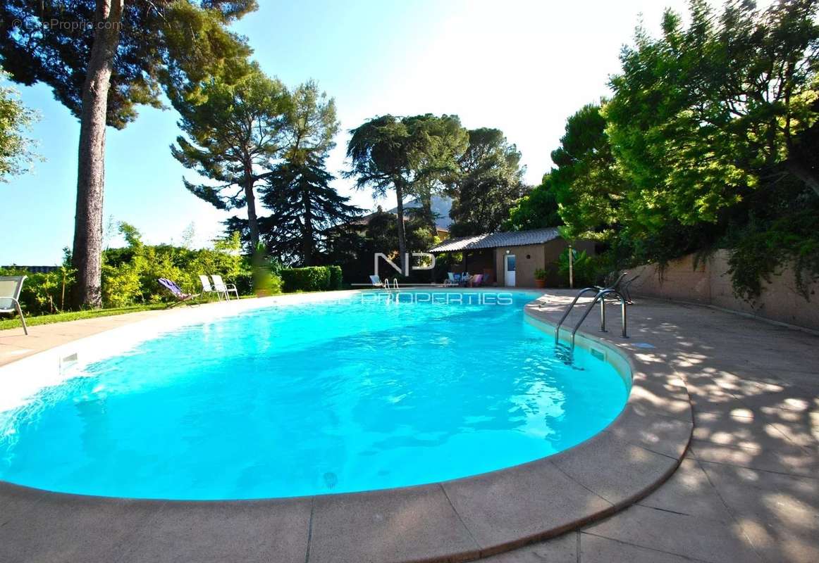 Appartement à EZE
