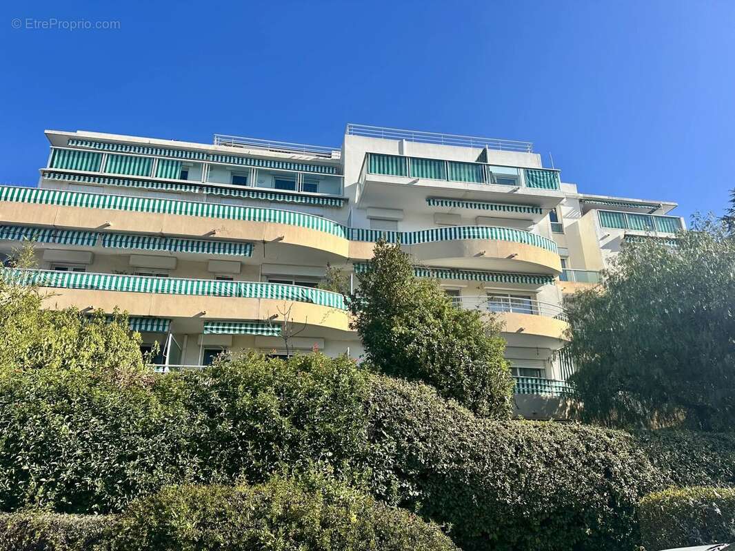 Appartement à SAINT-LAURENT-DU-VAR