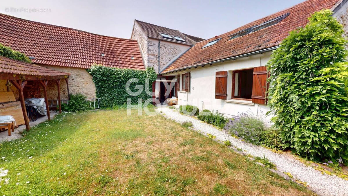 Maison à LINAS