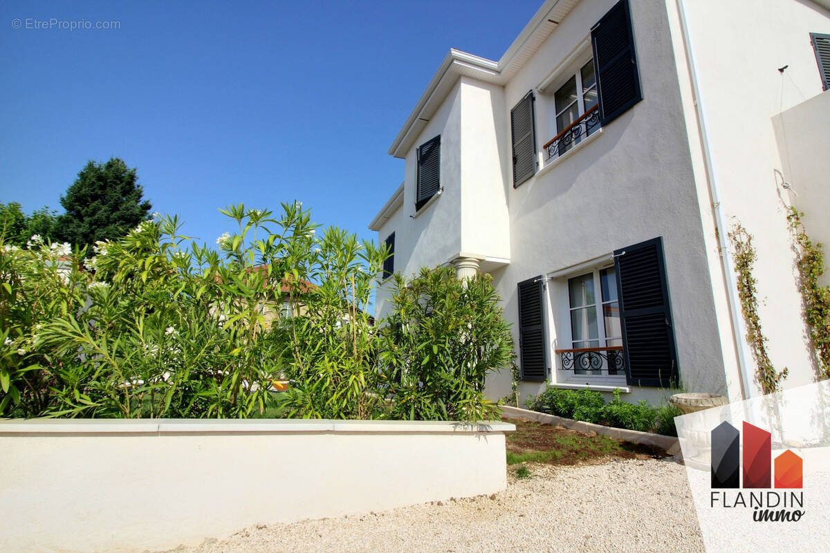 Maison à CHARLY