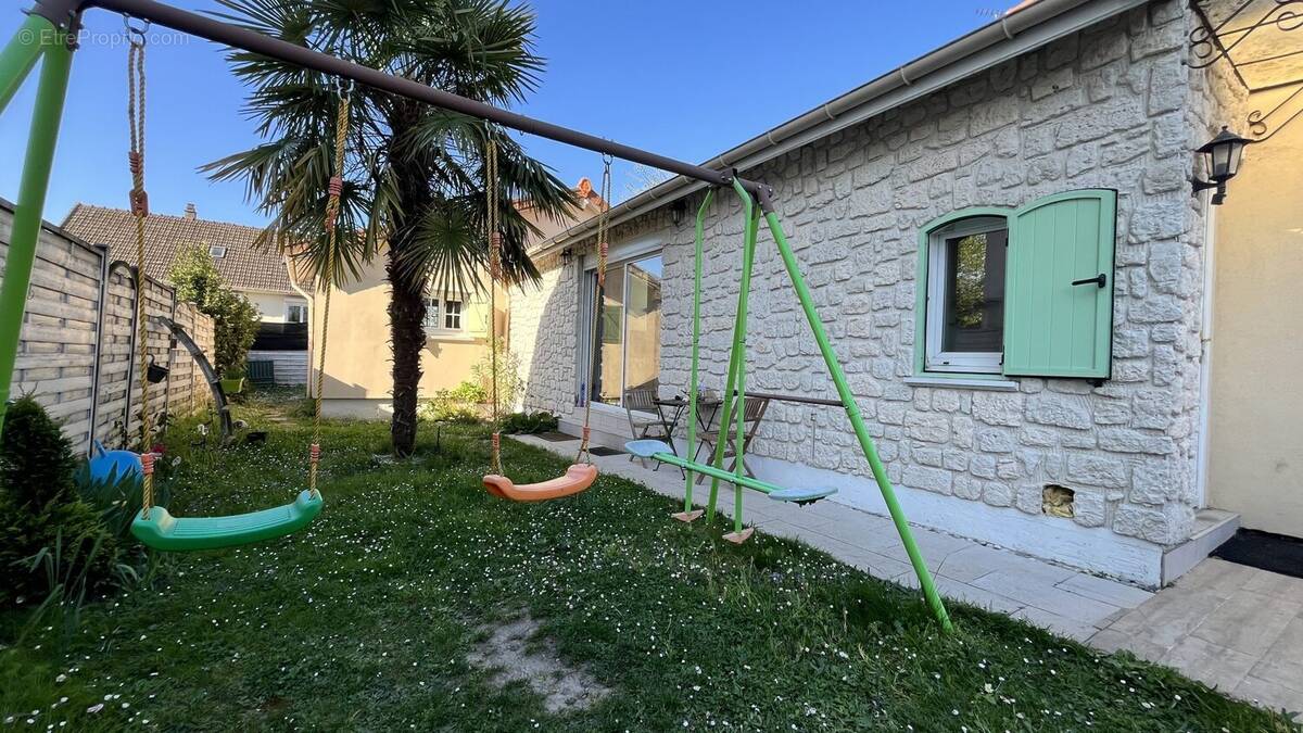 Maison à LA FRETTE-SUR-SEINE