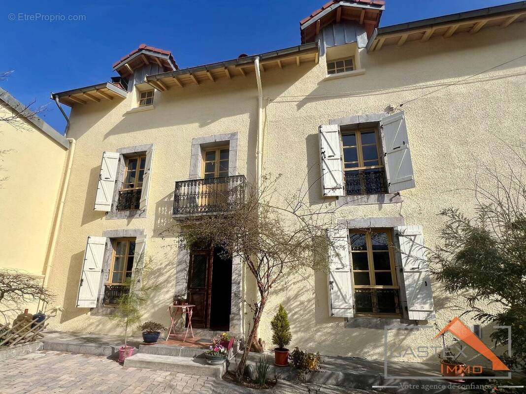 Maison à PRAT-BONREPAUX
