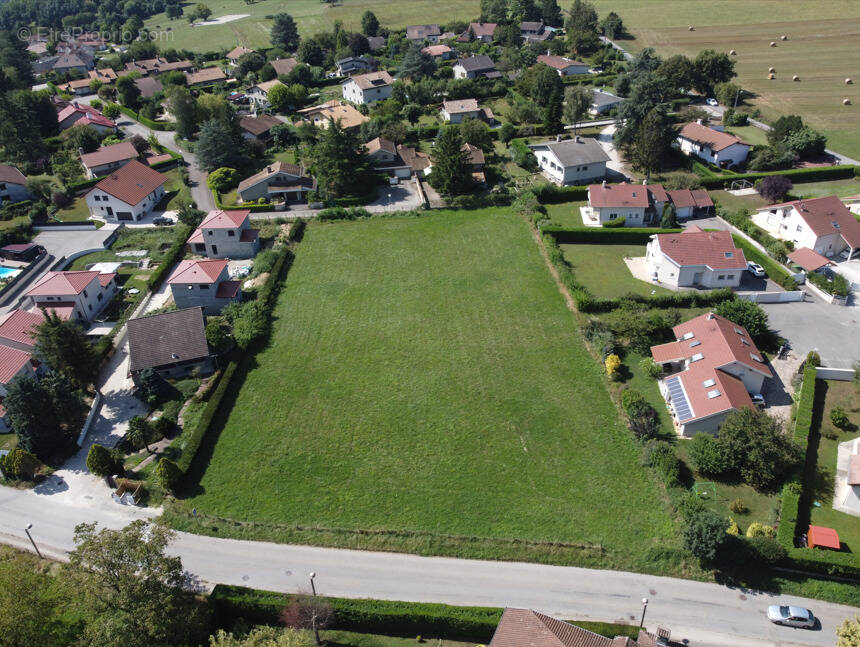 Terrain à JARRIE