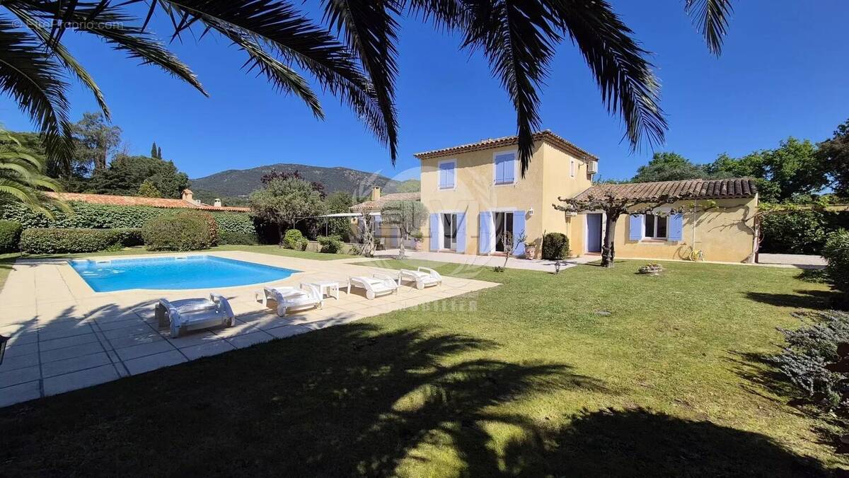 Maison à PLAN-DE-LA-TOUR