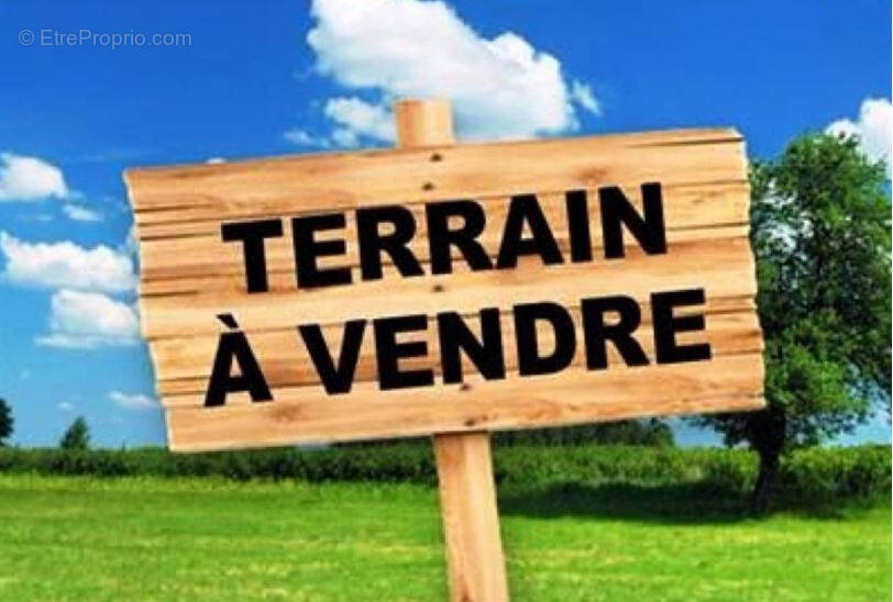 Terrain à MACOURIA